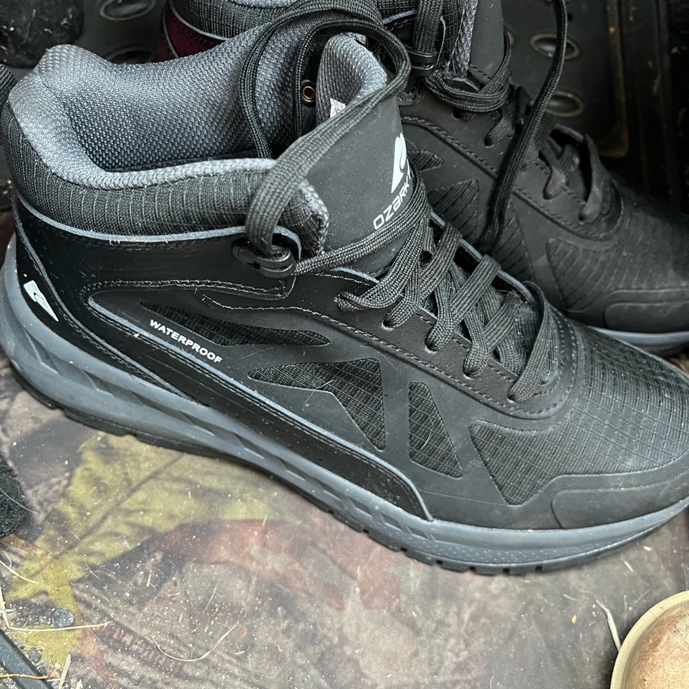 Ozark Trail Men's Black Athletic Shoes